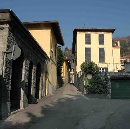 Proserpio: ristrutturare casa in centro storico conviene ... Conviene ristrutturare casa