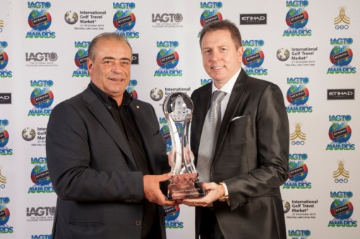 IGTM_erba_villa_Peter Walton hands_Costantino Rocca the IAGTO Honorary Award 2015