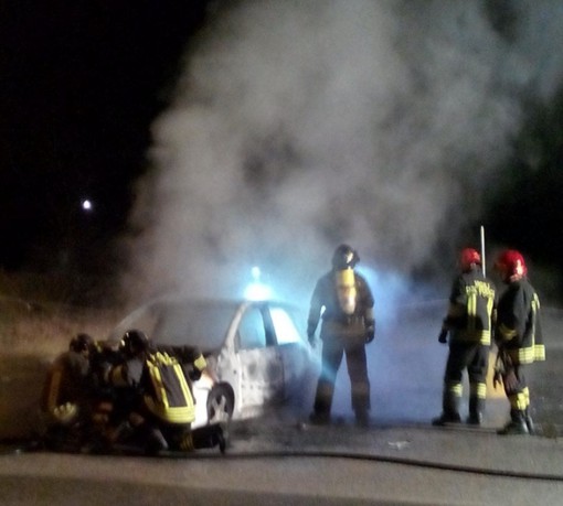 lurago, incendio auto