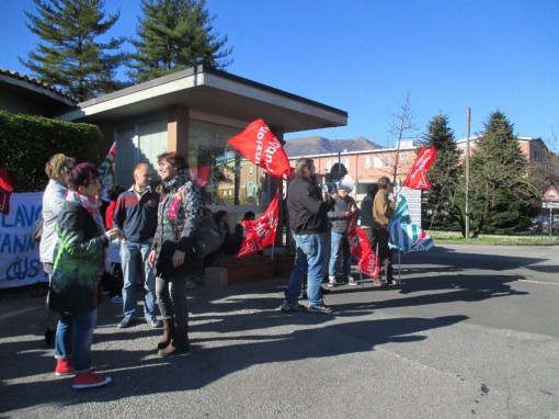 bosisio parini, presidio lavoratori la nostra famiglia, aprile 2015 (10)