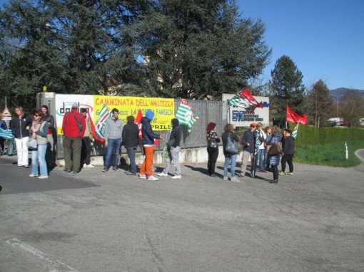 bosisio parini, presidio lavoratori la nostra famiglia, aprile 2015 (8)