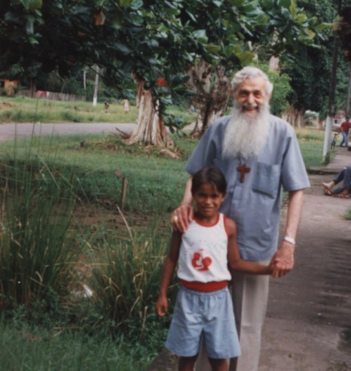 Monsignor Pirovano e bambino