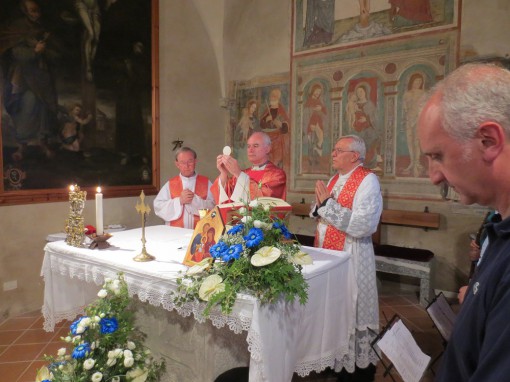 da sin, don Luigi Giussani e don Marco Maesani insieme al Parroco don Piero Antonio in occasione della Messa per i santi Pietro e Paolo, chiesa di San Pietro Cassano