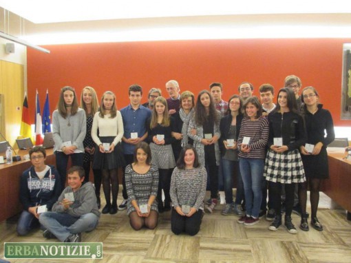 consegna riconoscimenti agli studenti delle scuole medie, ottobre 2015, erba (19)