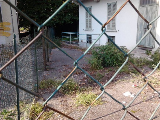 sporcizia e degrado in via fiume (1)