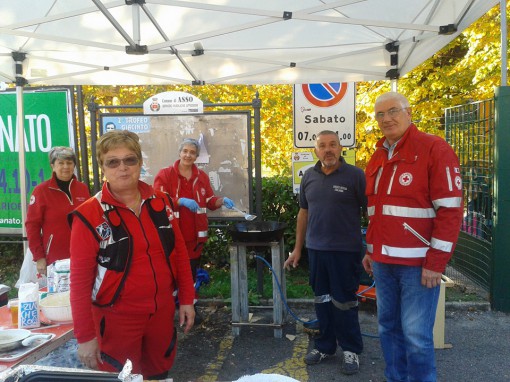Castagnata - stand Croce Rossa e paradello