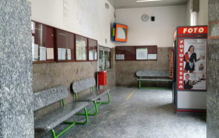 sala d'attesa stazione erba