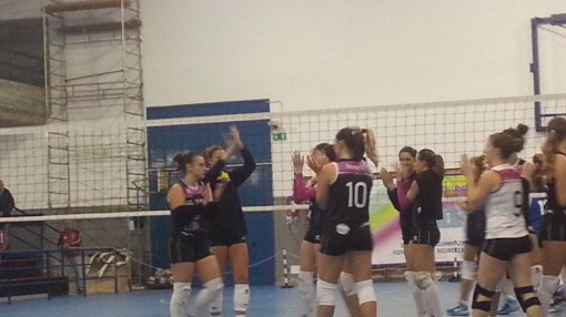 ragazze esultano dopo cagliari