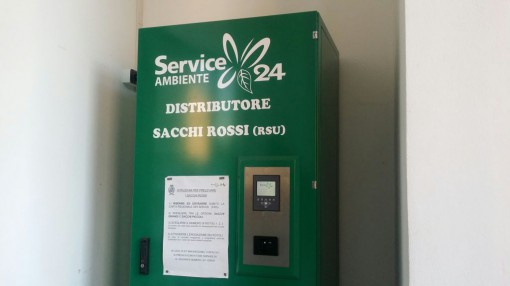distributore sacchi rossi automatico albavilla, dicembre 2015