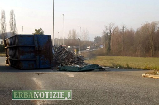 camion_ribaltato (2)