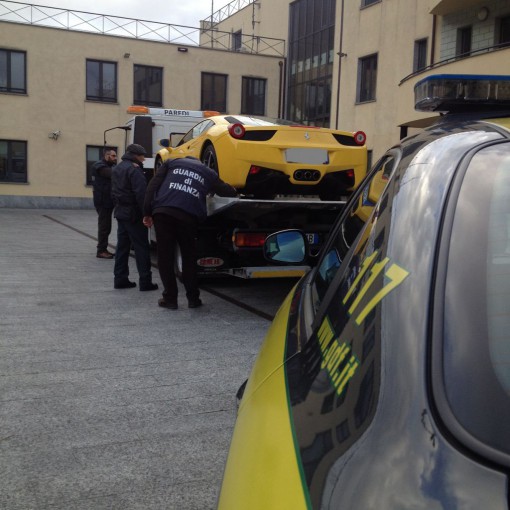 ferrari_gialla_finanza_2