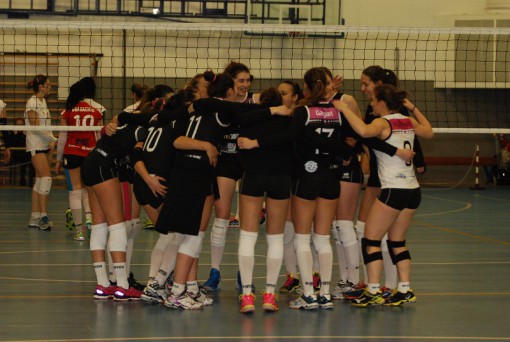 ragazze esultano con pavia