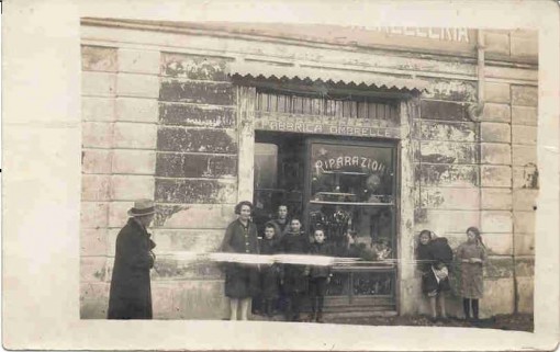 foto_storica_pelletteria_Regazzoni_Erba