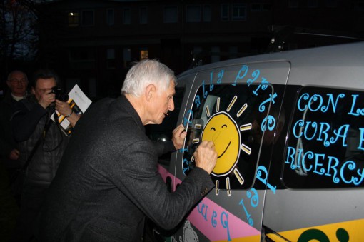 Moser autografa auto La Nostra Famiglia del Giro Italia