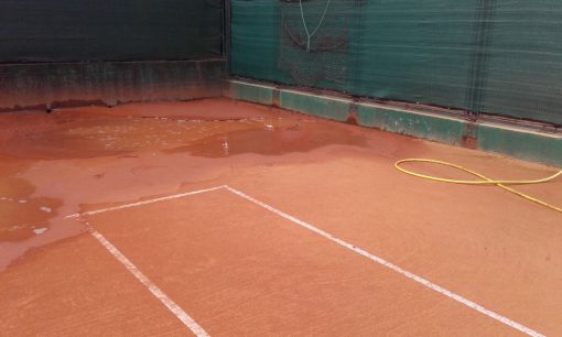 erba_tennis_vandali_campo (2)