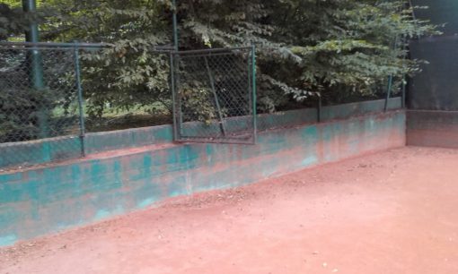 erba_tennis_vandali_campo (7)