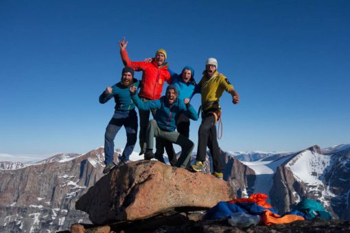 11-il-gruppo-italo-belga-al-completo-in-cima-al-great-sail-peak