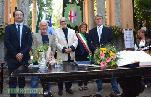 Il tre benemeriti insieme al sindaco e al presidente del consiglio comunale