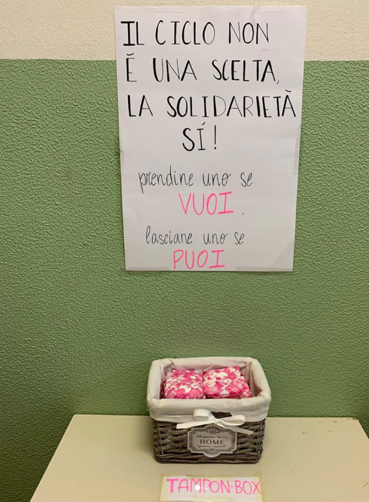 L'iniziativa assorbenti gratuiti nei bagni del Liceo Carlo Porta