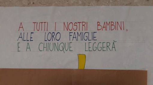 Arcellasco I Disegni Dei Bimbi Sul Cancello Della Scuola Andra Tutto Bene Erbanotizie