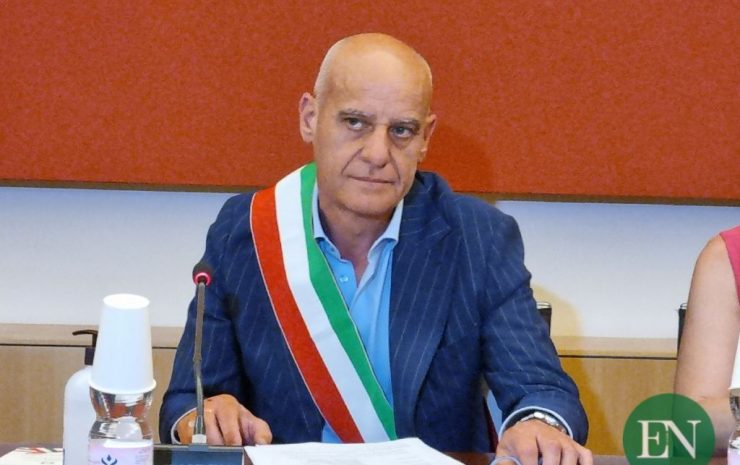 Il sindaco di Erba Mauro Caprani
