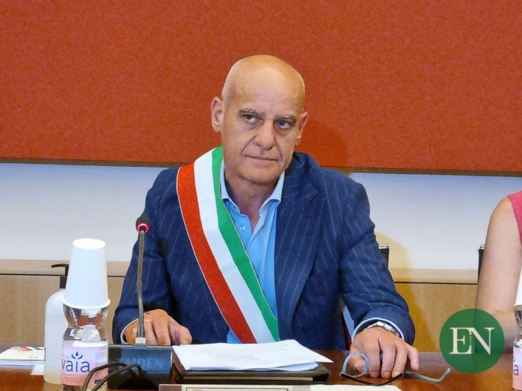 Il sindaco di Erba Mauro Caprani