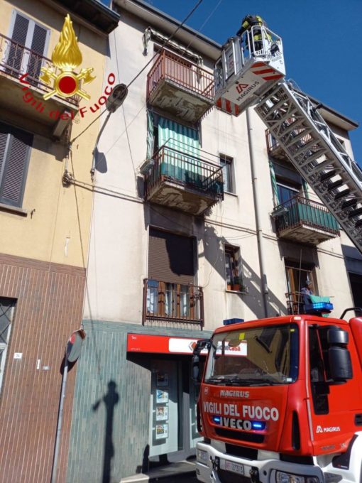 Cadorago: Vigili del Fuoco con l'auto scala