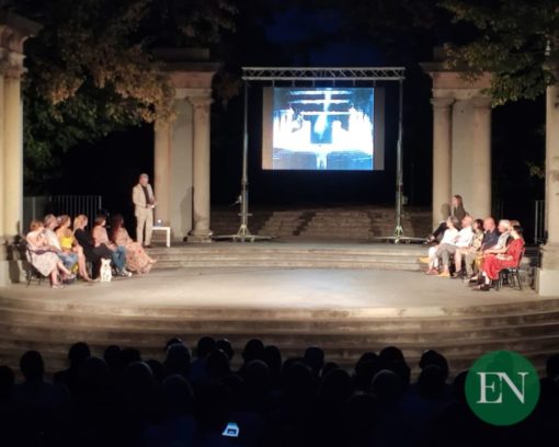 I collaboratori di Gianlorenzo Brambilla durante la serata in suo ricordo al Teatro Licinium