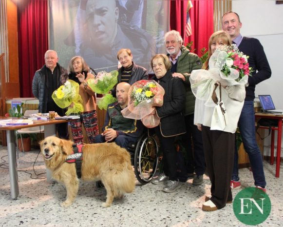 Alberto Stucchi insieme a parenti e amici durante la presentazione del suo libro "La mia seconda vita"