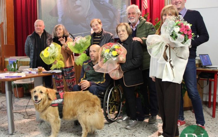 Alberto Stucchi insieme a parenti e amici durante la presentazione del suo libro "La mia seconda vita"