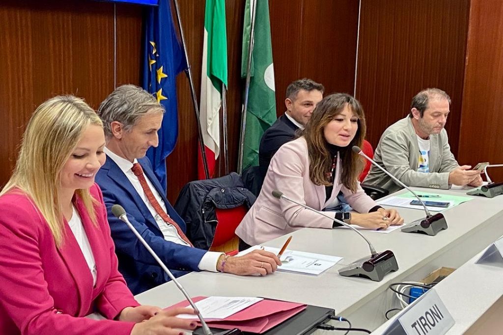 Regione Lombardia approva una legge su caregiver familiare