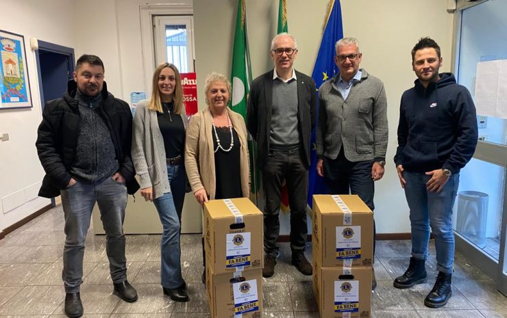 lions club erba pacchi alimentari alzate brianza