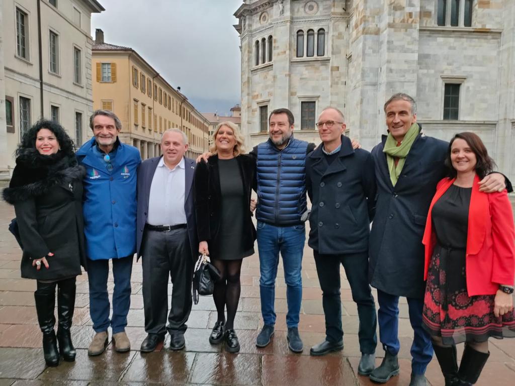 I candidati con Attilio Fontana e il Segretario del Partito Matteo Salvini 