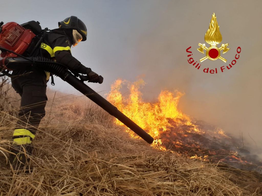 Incendio Bollettone Vigili del Fuoco