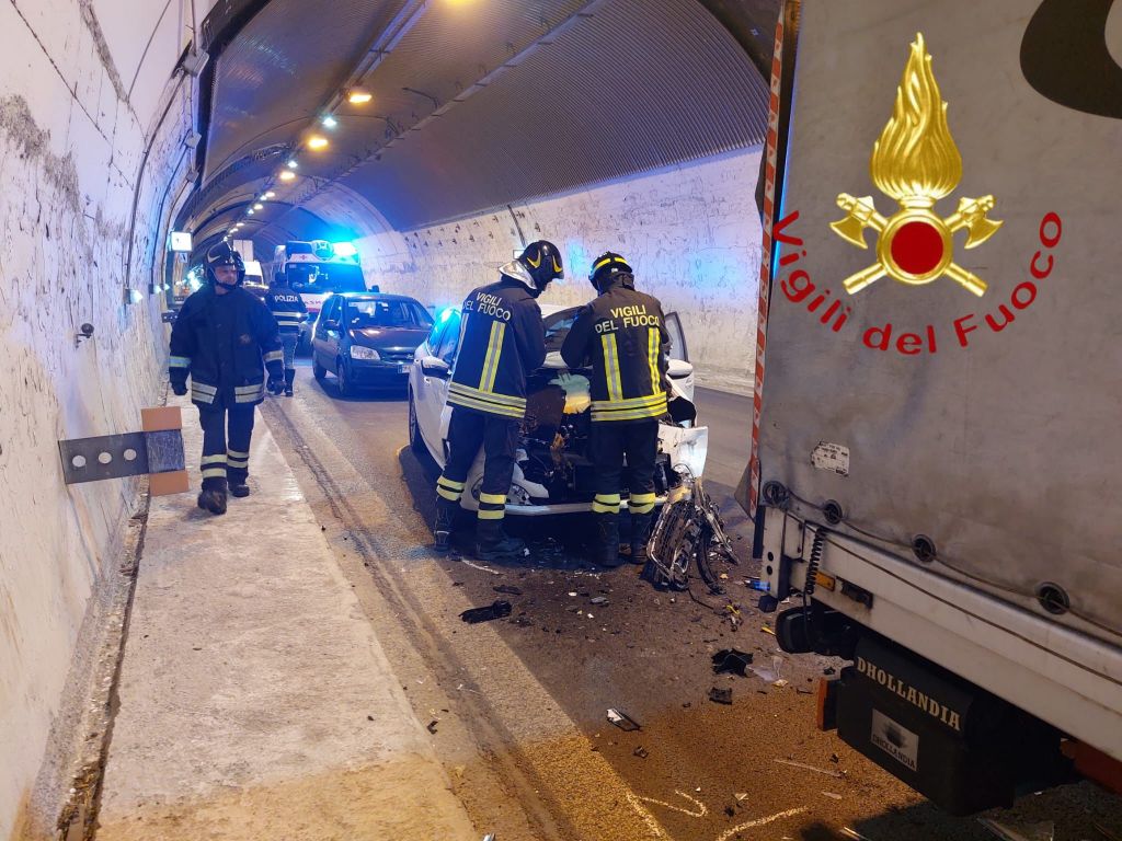 incidente in galleria A9