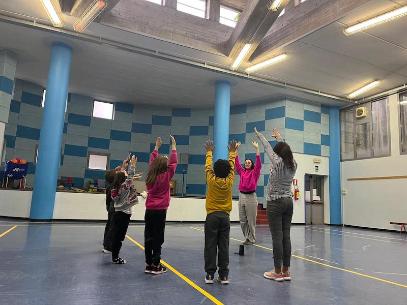 corso di yoga primaria rogeno
