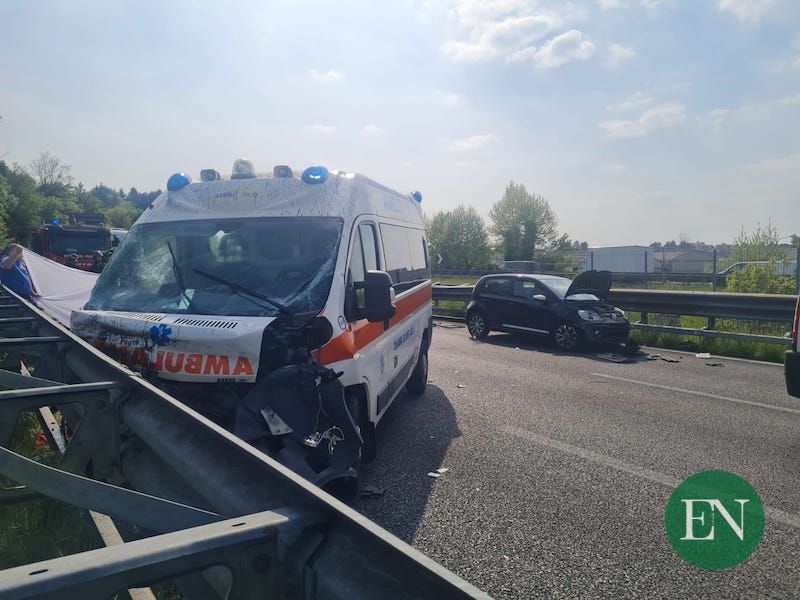 incidente auto ambulanza costa masnaga