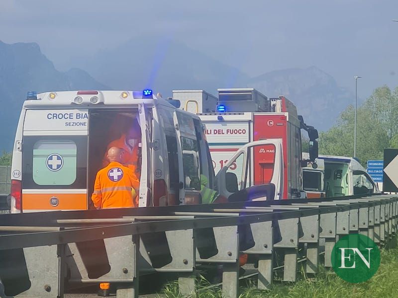 incidente auto ambulanza costa masnaga