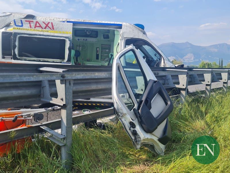 incidente auto ambulanza costa masnaga