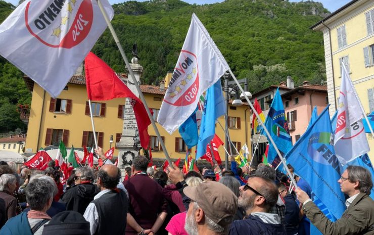 manifestazione antifascista dongo movimento 5 stelle