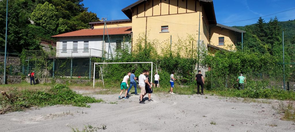 Sormano pulizia campo calcio