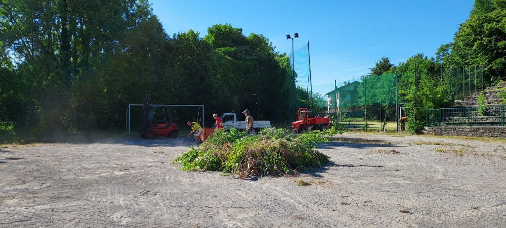 Sormano pulizia campo calcio