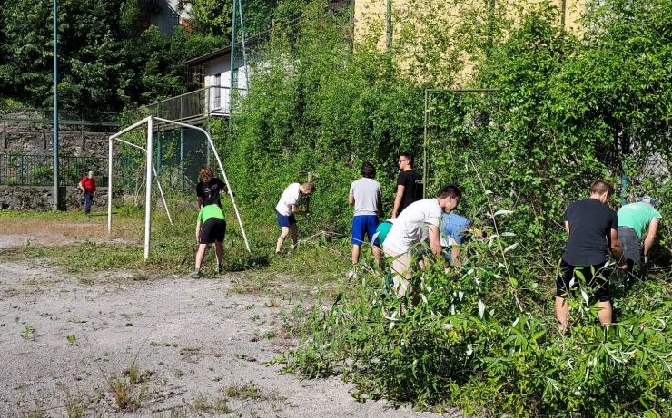 Sormano pulizia campo calcio