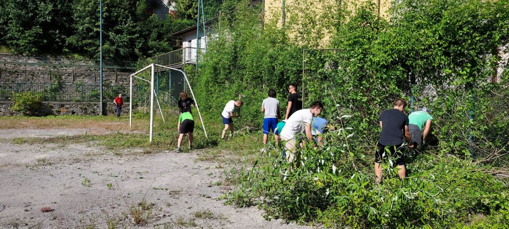 Sormano pulizia campo calcio