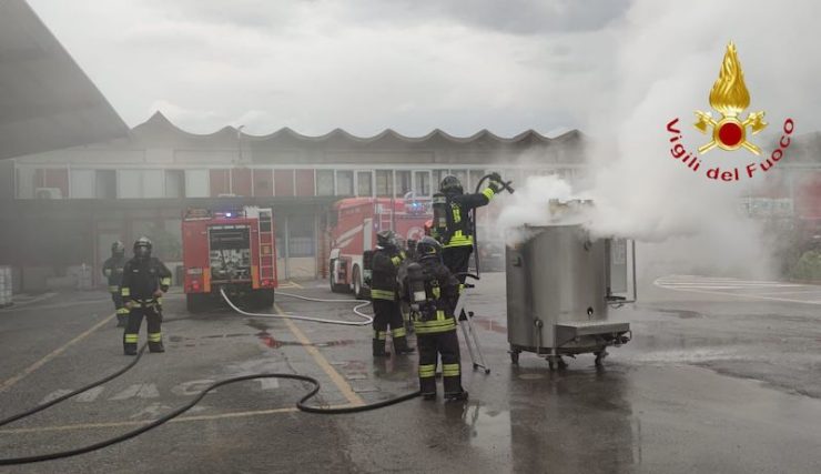 incendio ditta cosmetici cantù