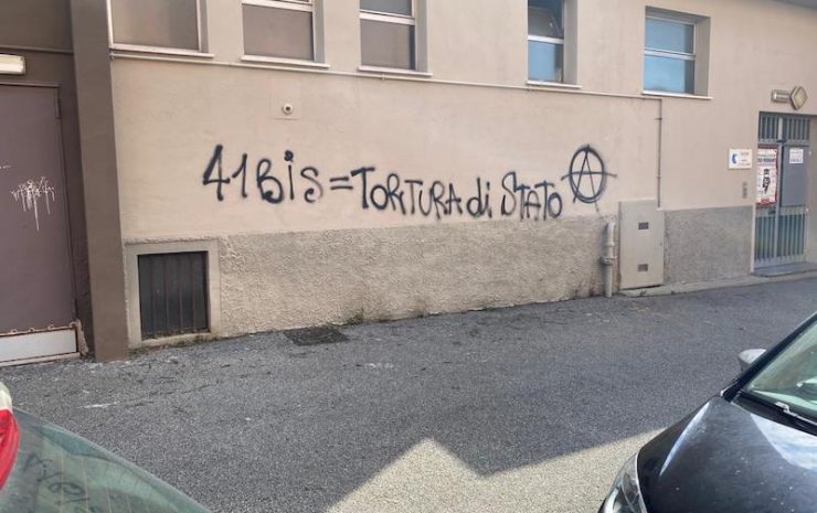 scritte anarchiche