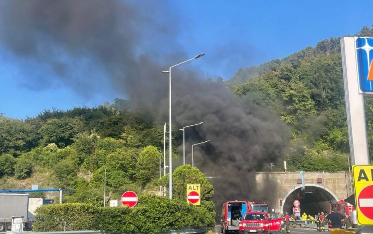 incendio bus liguria