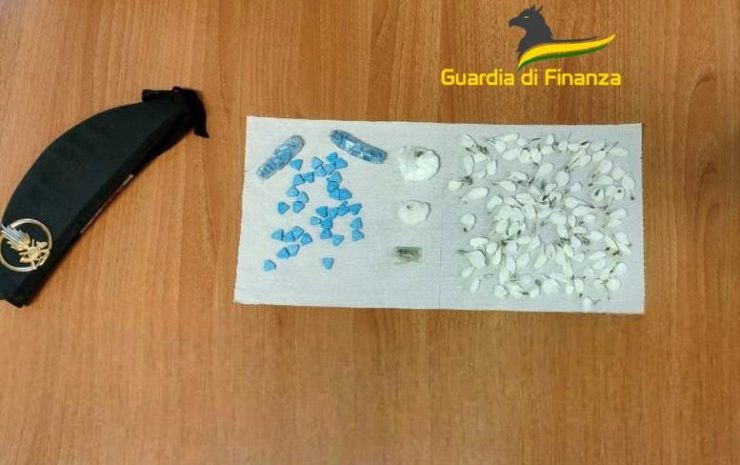 Guardia di Finanza droga sequestro