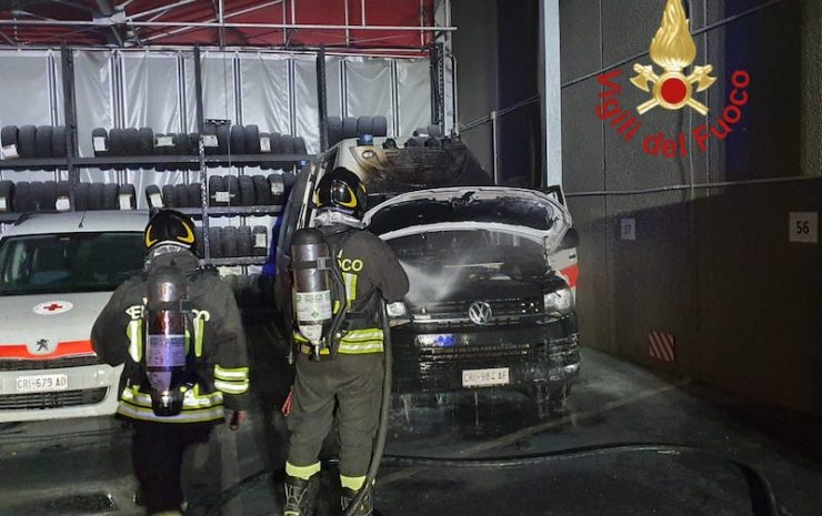 incendio ambulanza croce rossa lipomo