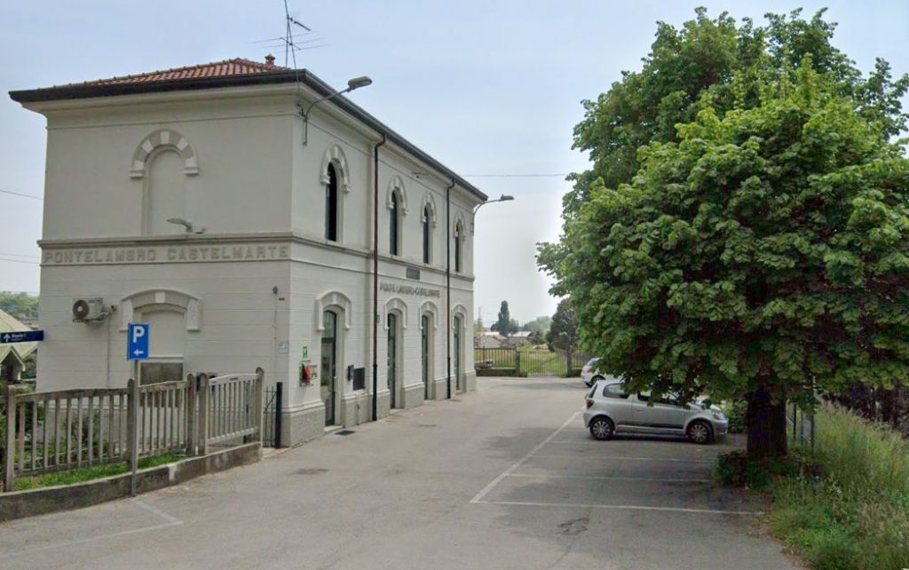 I parcheggi alla stazione di Ponte Lambro che da ottobre verranno regolamentati con disco orario